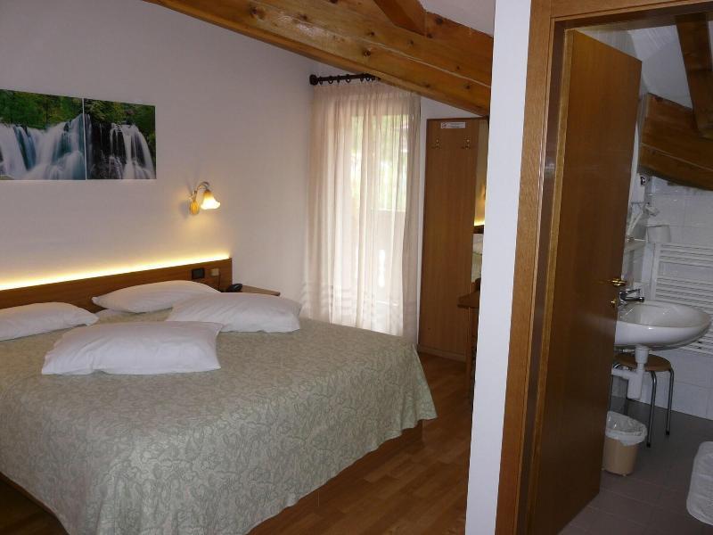 Hotel Denny Пинцоло Екстериор снимка