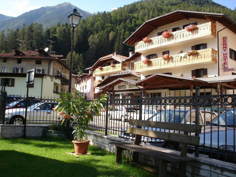 Hotel Denny Пинцоло Екстериор снимка