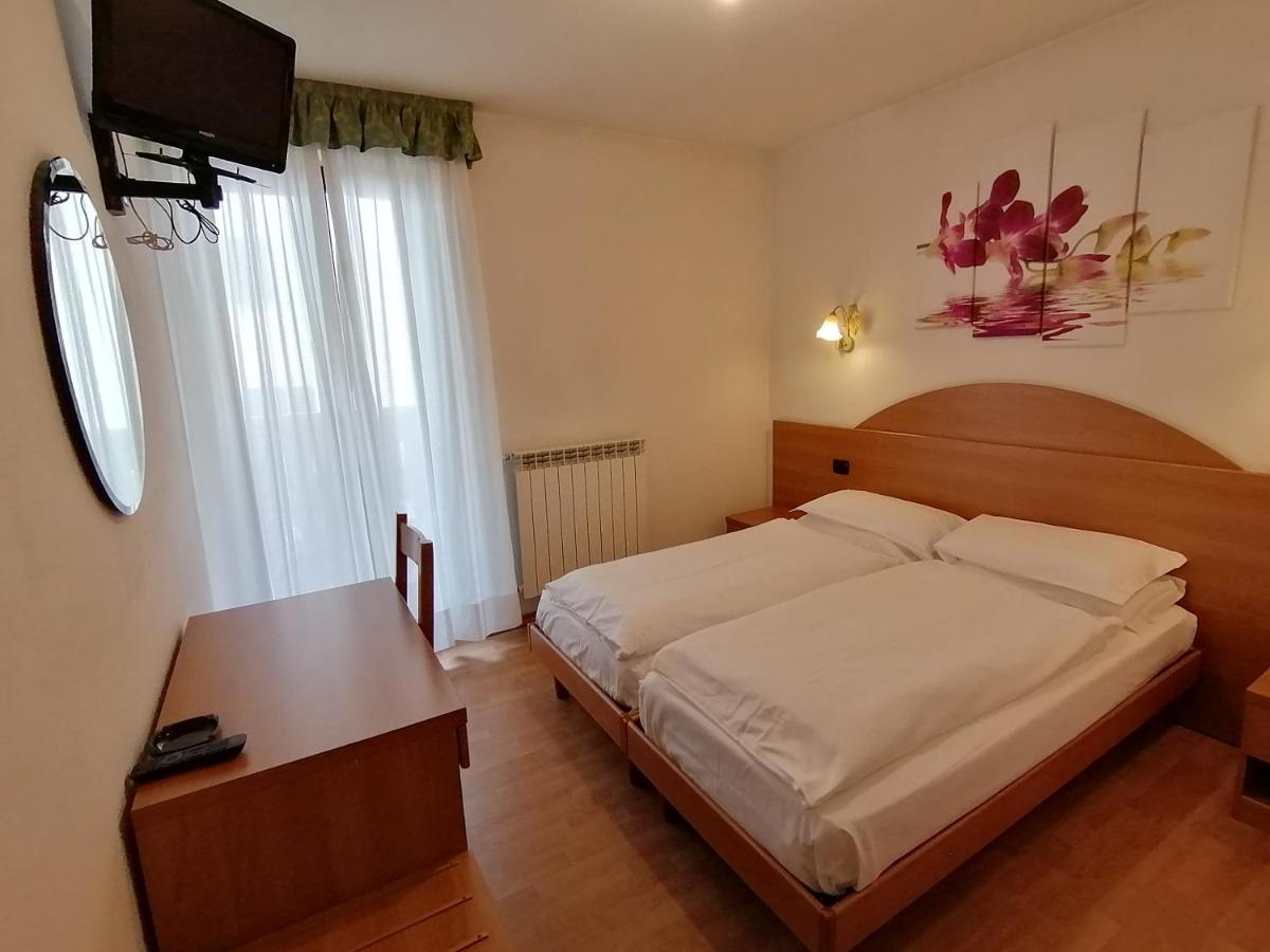 Hotel Denny Пинцоло Екстериор снимка