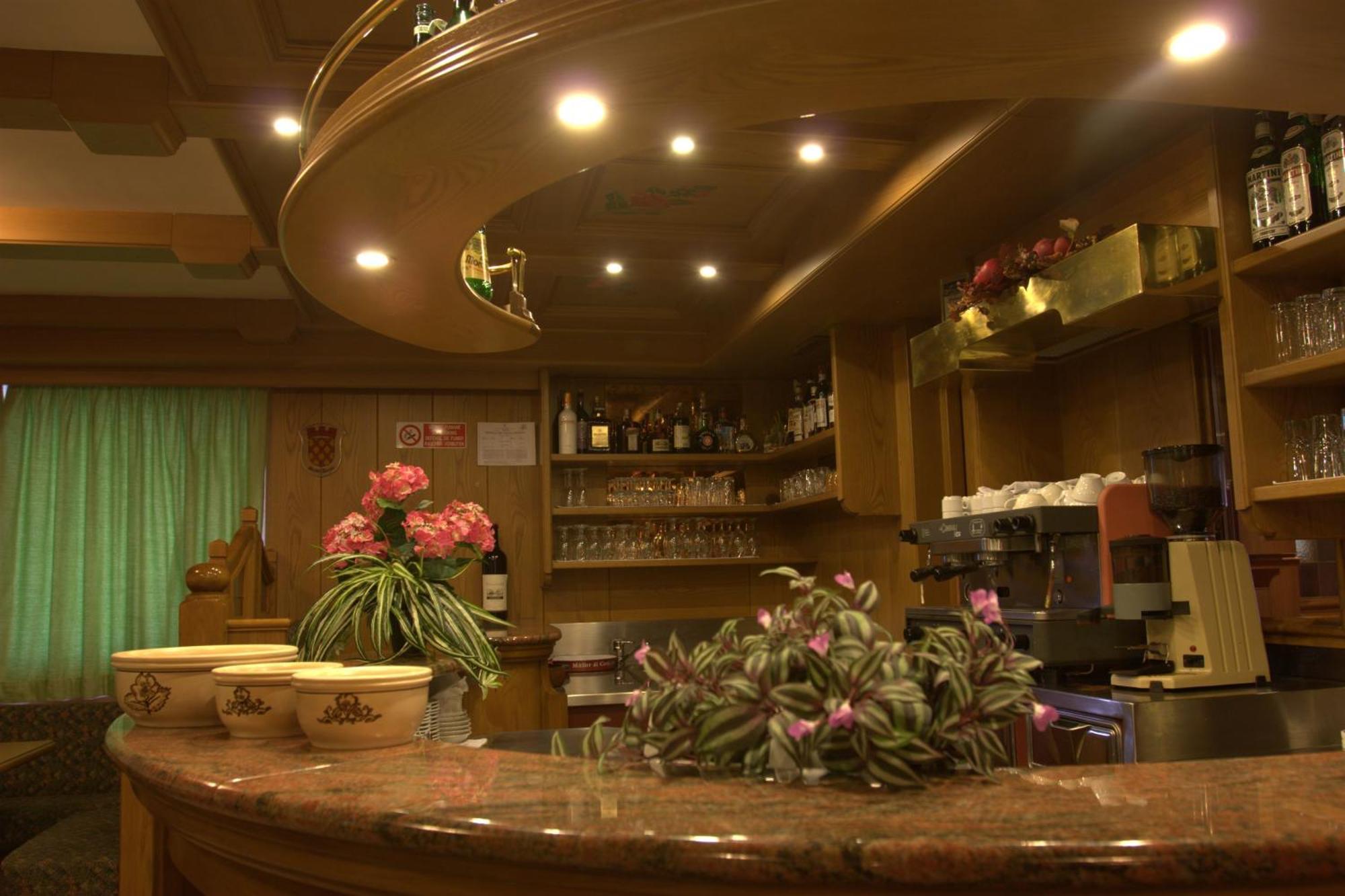 Hotel Denny Пинцоло Екстериор снимка
