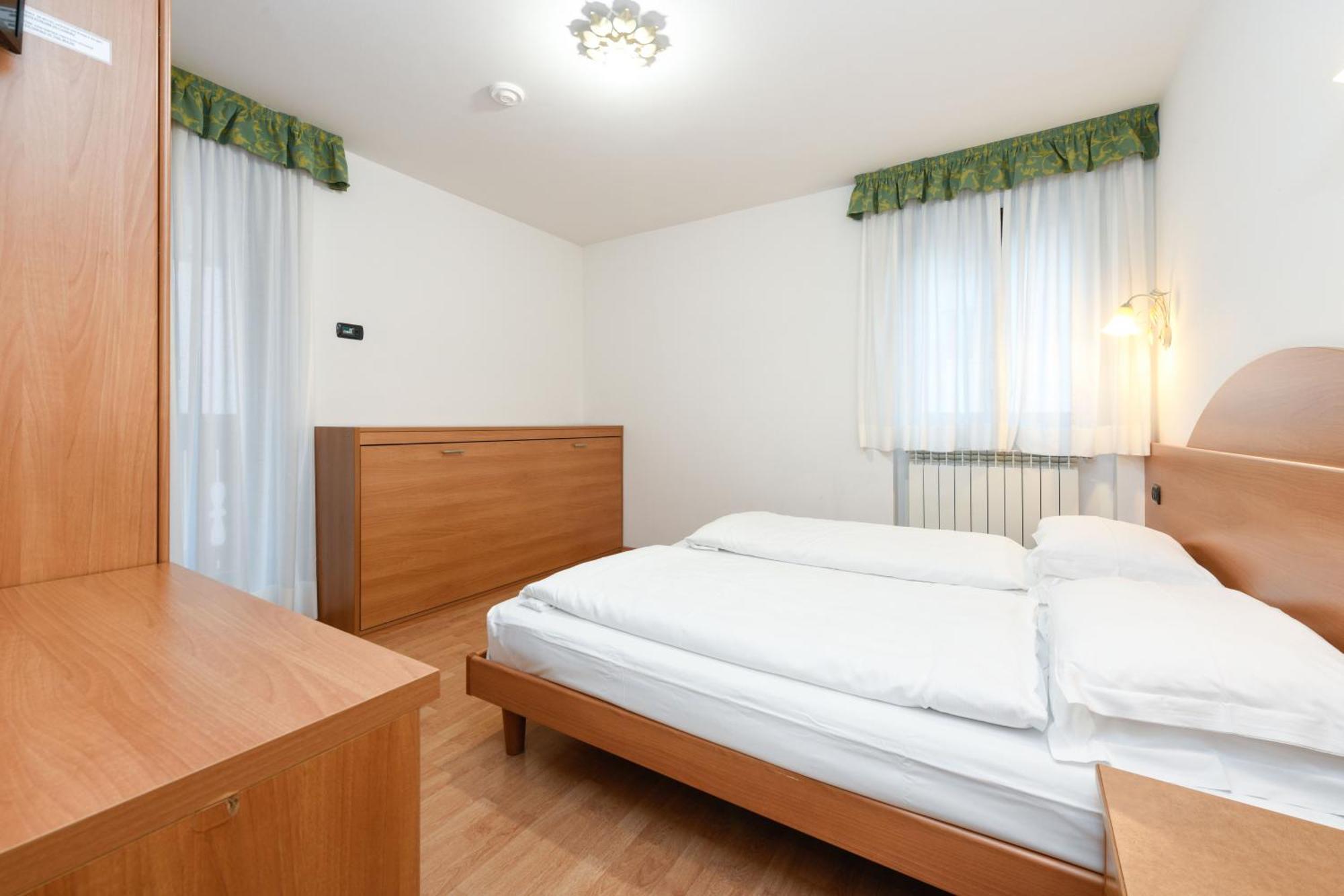 Hotel Denny Пинцоло Екстериор снимка