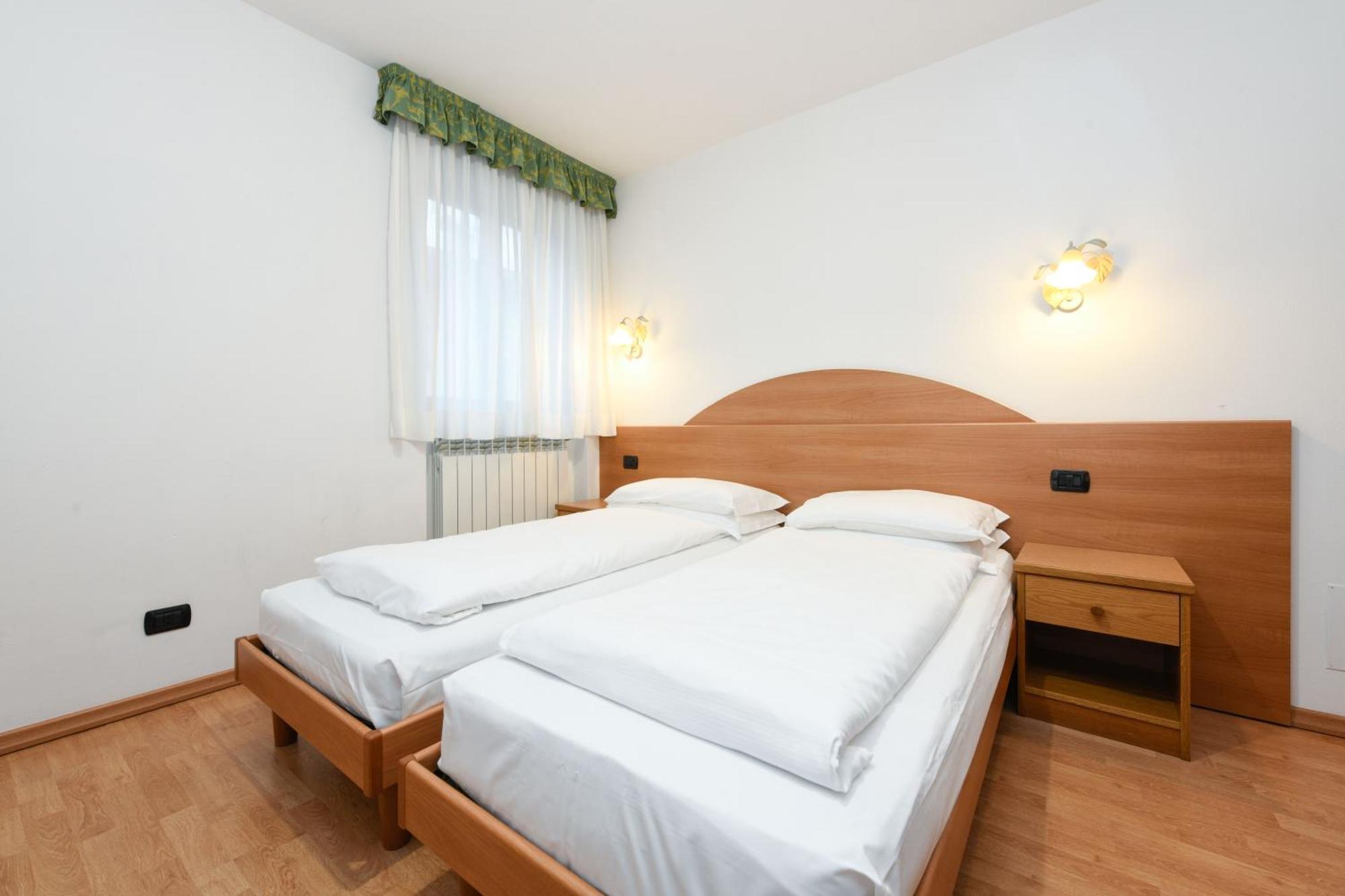 Hotel Denny Пинцоло Екстериор снимка