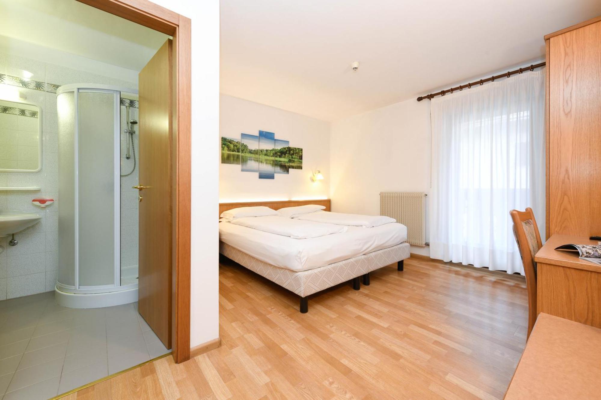 Hotel Denny Пинцоло Екстериор снимка