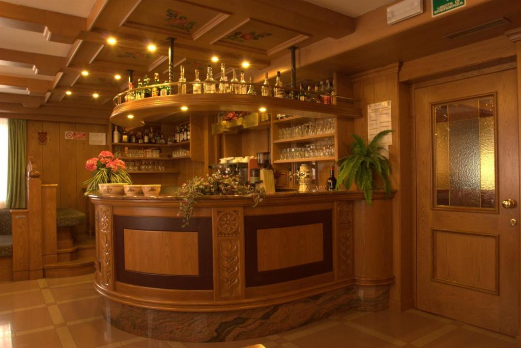 Hotel Denny Пинцоло Екстериор снимка