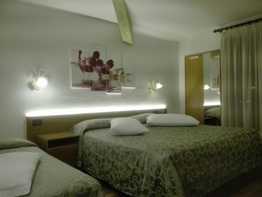 Hotel Denny Пинцоло Екстериор снимка